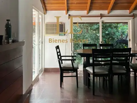 Casa en Venta con 3 cocheras