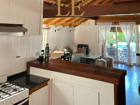 Casa 4 ambientes con 2 baños