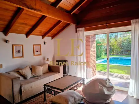 Casa 4 ambientes con 2 baños