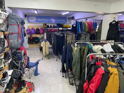 Local con deposito y estacionamiento en alquiler en San Isidro