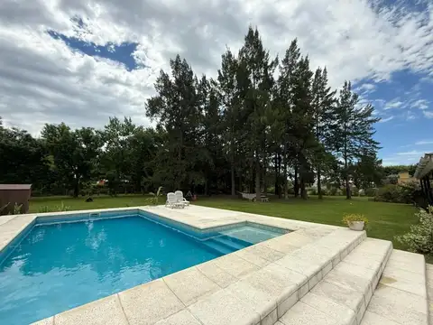 Casa 5 ambientes en Fincas de San Vicente chacras