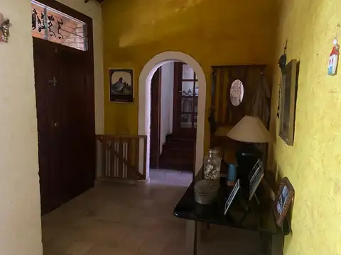 CASA EN VENTA LOMAS DE SAN ISIDRO  4 DORM  JARDÍN + PILETA  EXCELENTE ESTADO