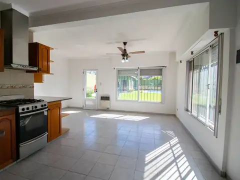 calle 462 (ex Alvear) e/ Cno Centenario y 13 C 100