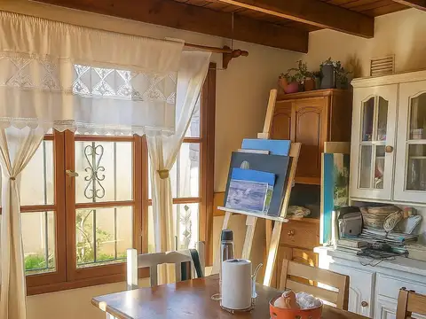 Casa 4 ambientes con 2 baños