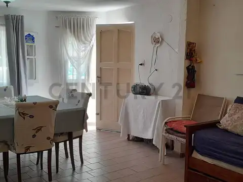 Casa 5 ambientes con 2 baños