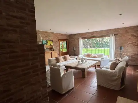 Casa en venta en La Retama sobre lote de 3000m2
