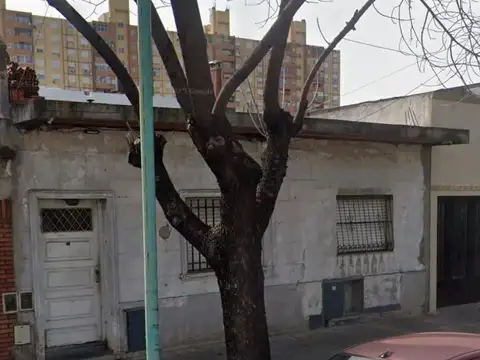 José Martí 1700 Flores Casa 3amb U$180.000