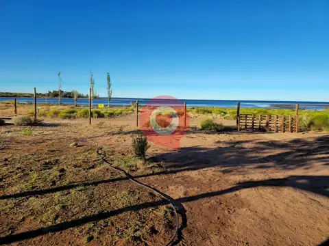 Lago Mari Menuco ,Bahia Verde