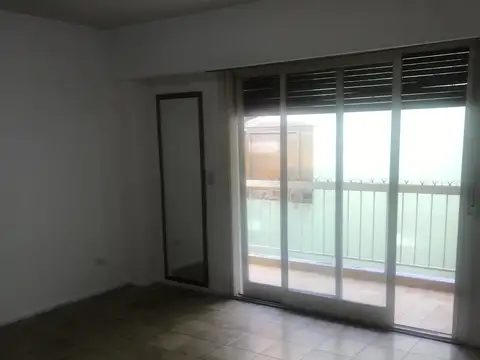 Mario Bravo 200, Piso 1