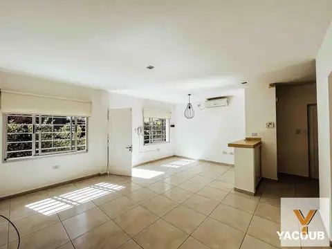 Departamento en venta - 2 dormitorios, 1 baño, cochera - 105mts2 - City Bell