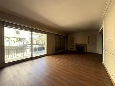 Excelente planta a refaccionar con cochera!