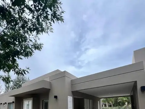 Casa en Venta en San Vicente, USD 230.000