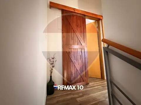 Vivienda de dos dormitorios en entorno verde.