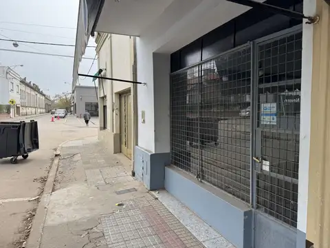 Local céntrico a 100 mts de la plaza principal