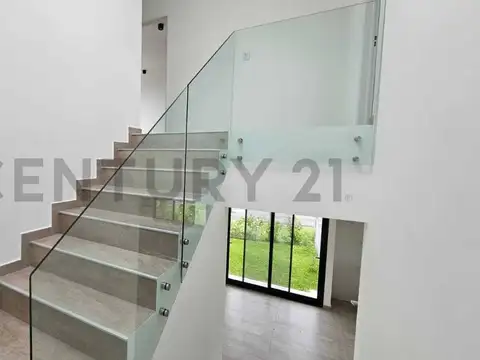 Casa en Alquiler con 1 cochera