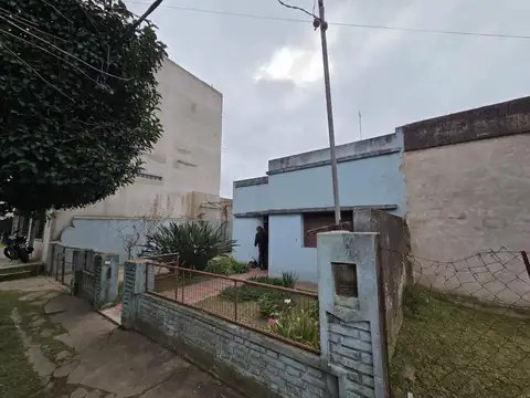 Casa sobre lote de 600 m2 a reciclar.