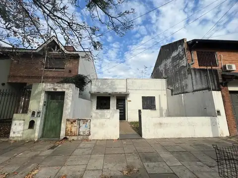 VENTA DE CASA TIPO PH 3 AMBIENTES CASEROS CENTRO
