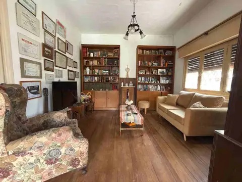 VENTA CASA 5 AMBIENTES ADOLFO SOURDEAUX