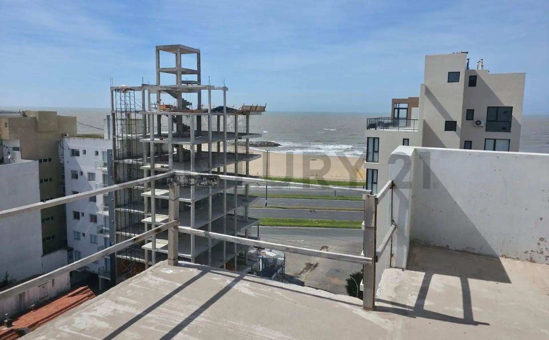 VENTA DEPARTAMENTO A ESTRENAR 3 AMBIENTES FRENTE AL MAR