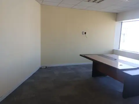 Oficina en Alquiler al Este