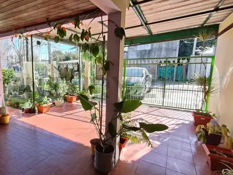 VENTA DE 2 CASAS - CALLE 97 Y 124 - LA PLATA