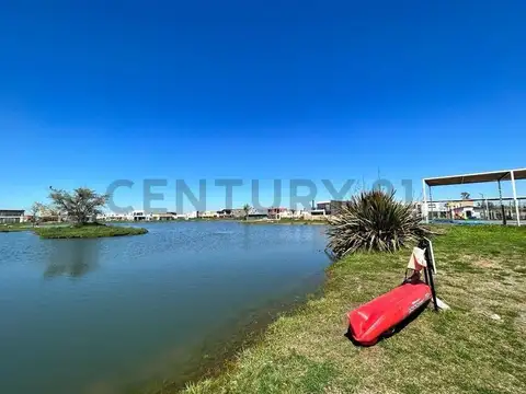 Carlos Espegazini 100, Piso 0