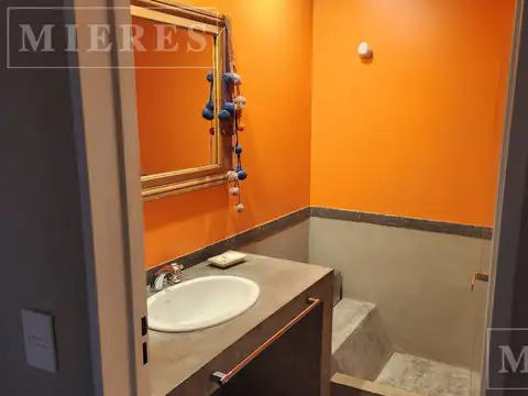 Casa en Alquiler Temporal con 4 cocheras