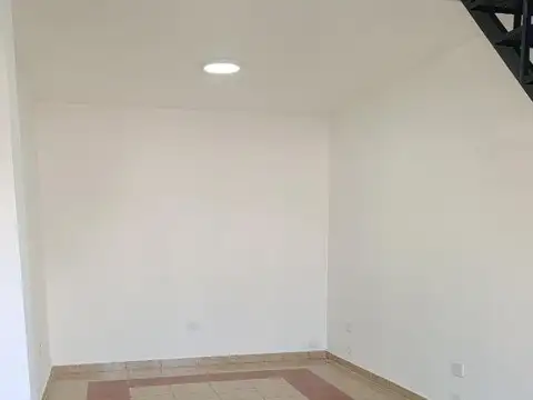 Depto Tipo Casa en Alquiler en Caseros, $ 999.000