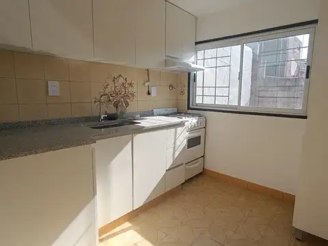Padre Carranza 2000, Piso 1