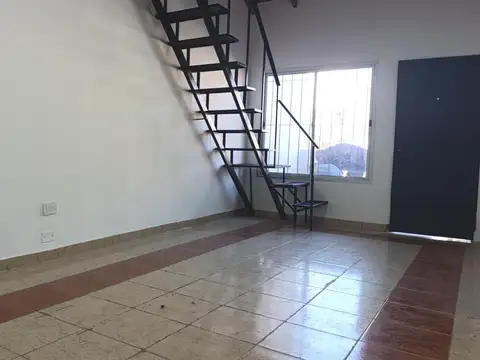 Depto Tipo Casa en Alquiler de 4 ambientes