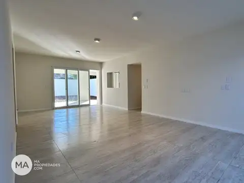 Venta | Casa 3 Dormitorios con jardín y parrillero - Sarmiento 76 - Granadero Baigorria