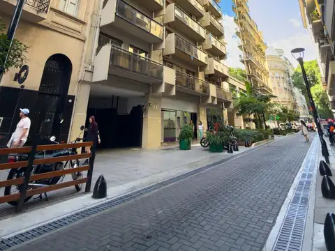 Departamento Amoblado en Alquiler, 4 Ambientes, Con Balcón Al Frente y Cochera - Retiro, CABA