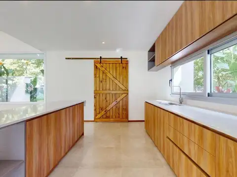 Casa 5 ambientes con 2 baños