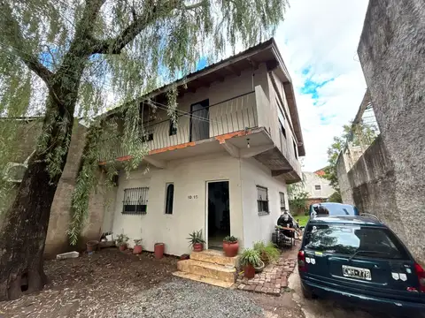 HERMOSO CHALET EN 2 PLANTAS - CRUCE CASTELAR
