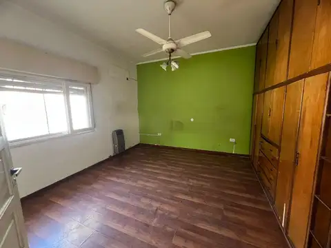 Casa en VENTA de 3 ambientes con cochera + local adelante para alquilar
