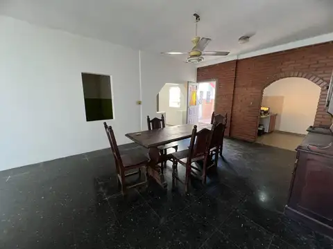 Casa 3 ambientes con 1 baño