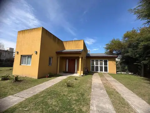 CASA EN VENTA EN ZARATE