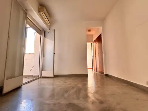 Venta Departamento 2 Ambientes en 3er Piso por Escalera, Versalles