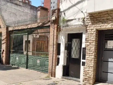 Casa de pasillo planta baja. dos patio con parrillero. Amplia