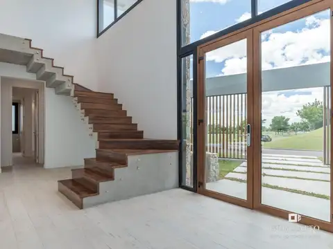 Casa 5 ambientes con 5 baños