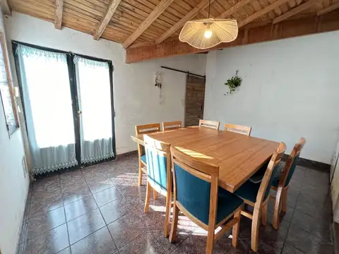 Casa 5 ambientes con 2 baños