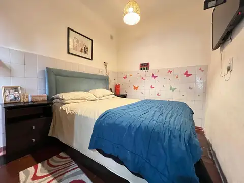 CASA EN 2 PLANTAS EN EXCELENTE UBICACION