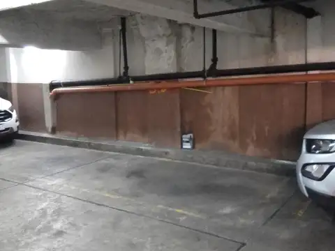 COCHERA SOBRE AV. JUAN B. ALBERDI. EXCELENTE UBICACIÓN!