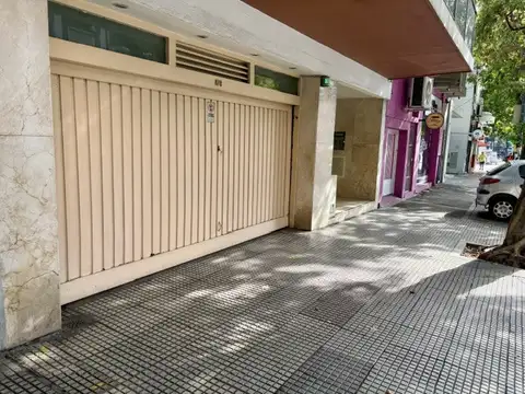 COCHERA SOBRE AV. JUAN B. ALBERDI. EXCELENTE UBICACIÓN!