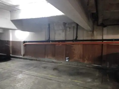COCHERA SOBRE AV. JUAN B. ALBERDI. EXCELENTE UBICACIÓN!