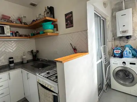 DEPARTAMENTO UBICADO EN EL 1ER PISO POR ESCALERA AL FRENTE