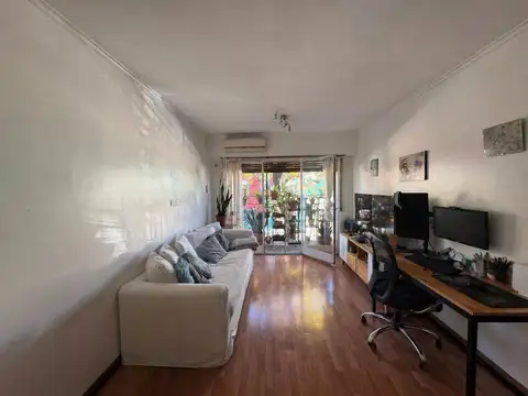 DEPARTAMENTO UBICADO EN EL 1ER PISO POR ESCALERA AL FRENTE