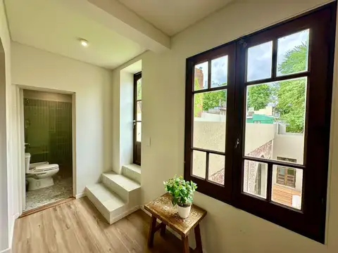 Casa de 4 dormitorios con cochera, quincho, jardín y pileta