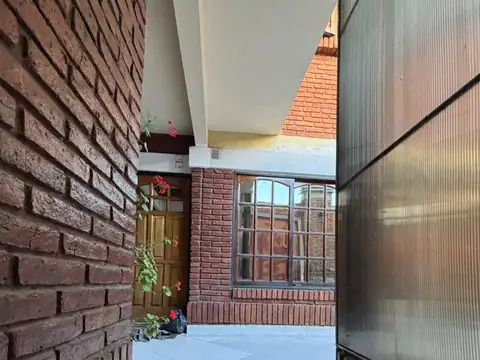 Depto Tipo Casa 3 ambientes con 2 baños