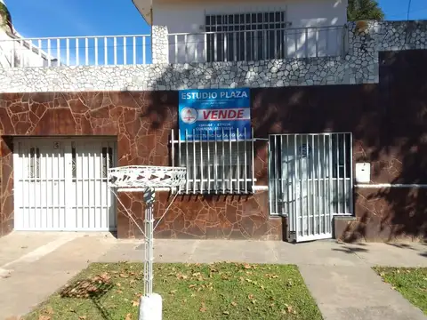 Amplia casa al frente en nuevo Alberdi! Super Oportunidad!